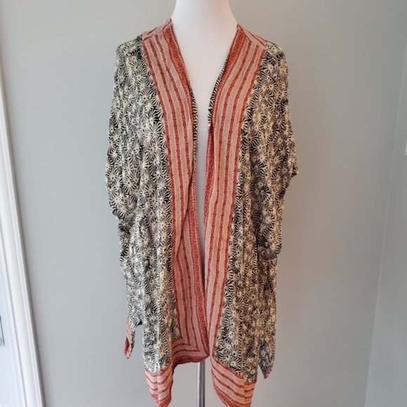 Anthropologie Tops - Anthropologie Short Sleeve Shawl
